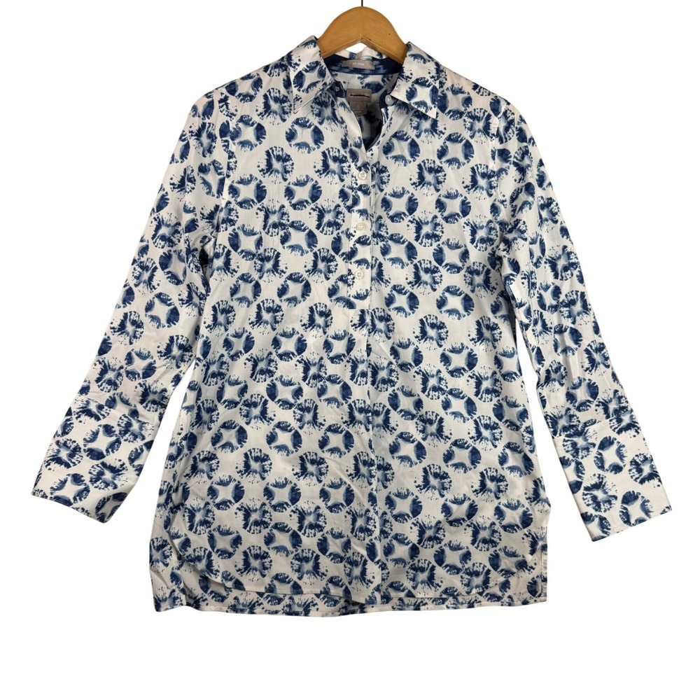 Chico's No Iron Sand Dollar Print Long Sleeve Button Down Shirt size 0 (US 4/6)